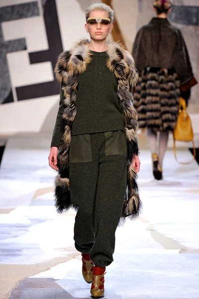 Look 12